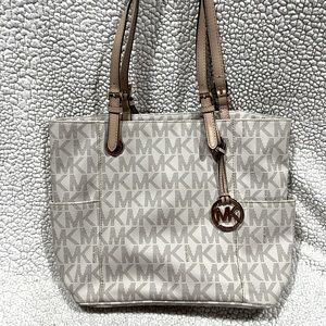 Authentic Michael KORS Vanilla tote
